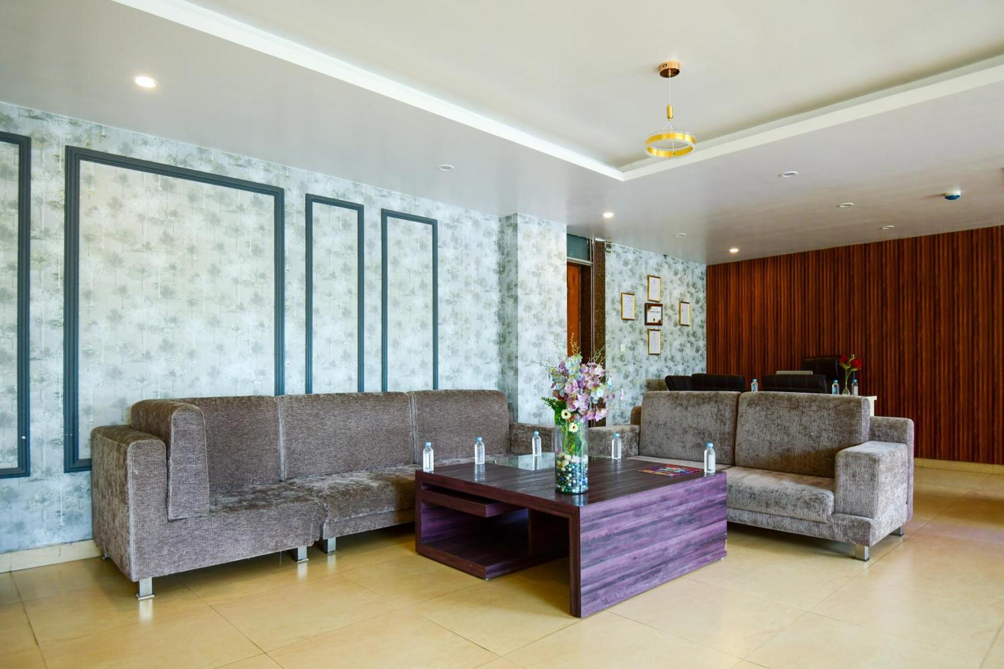 Hotel Lake View Grand ラクナウ エクステリア 写真