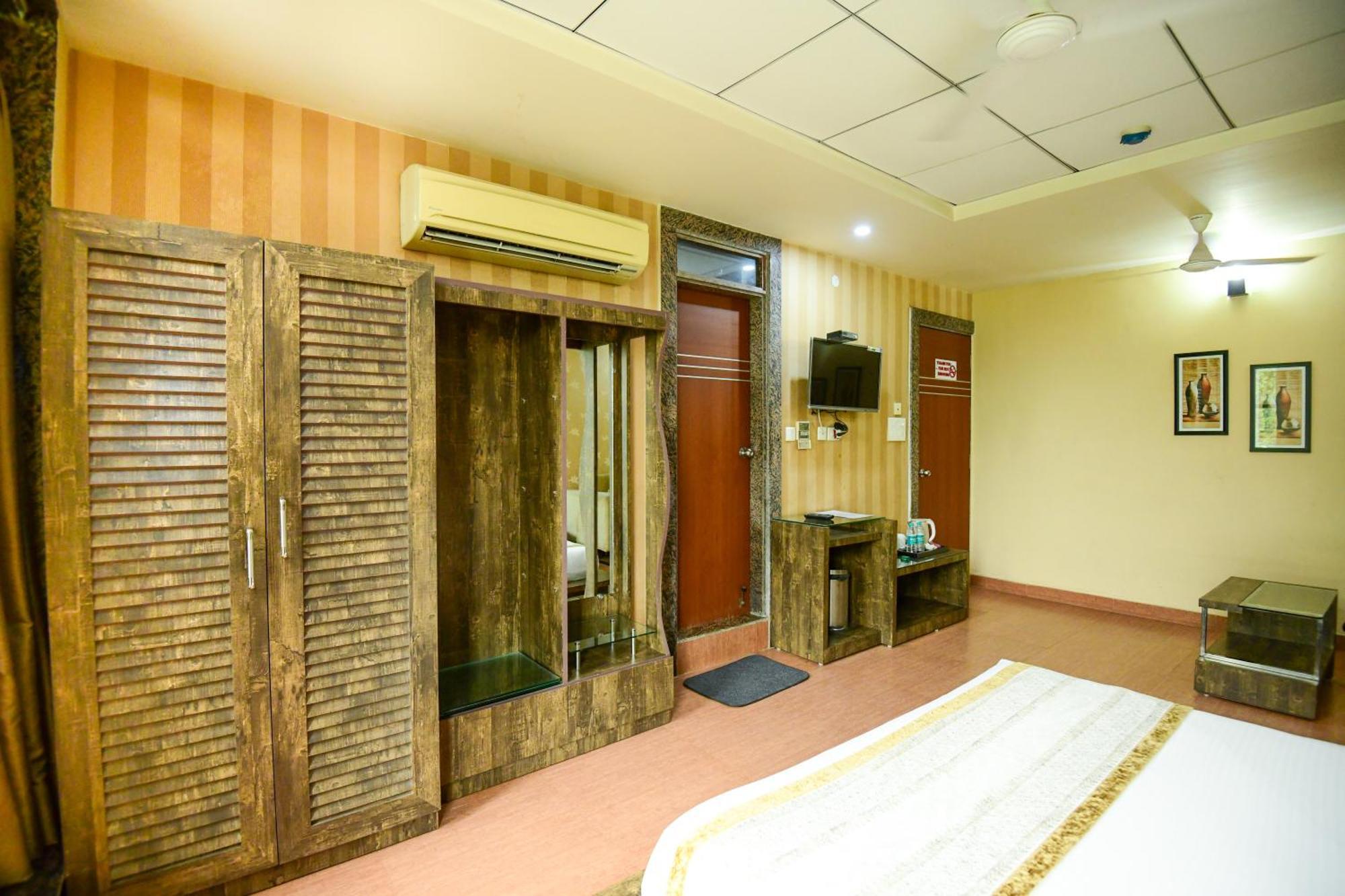 Hotel Lake View Grand ラクナウ エクステリア 写真
