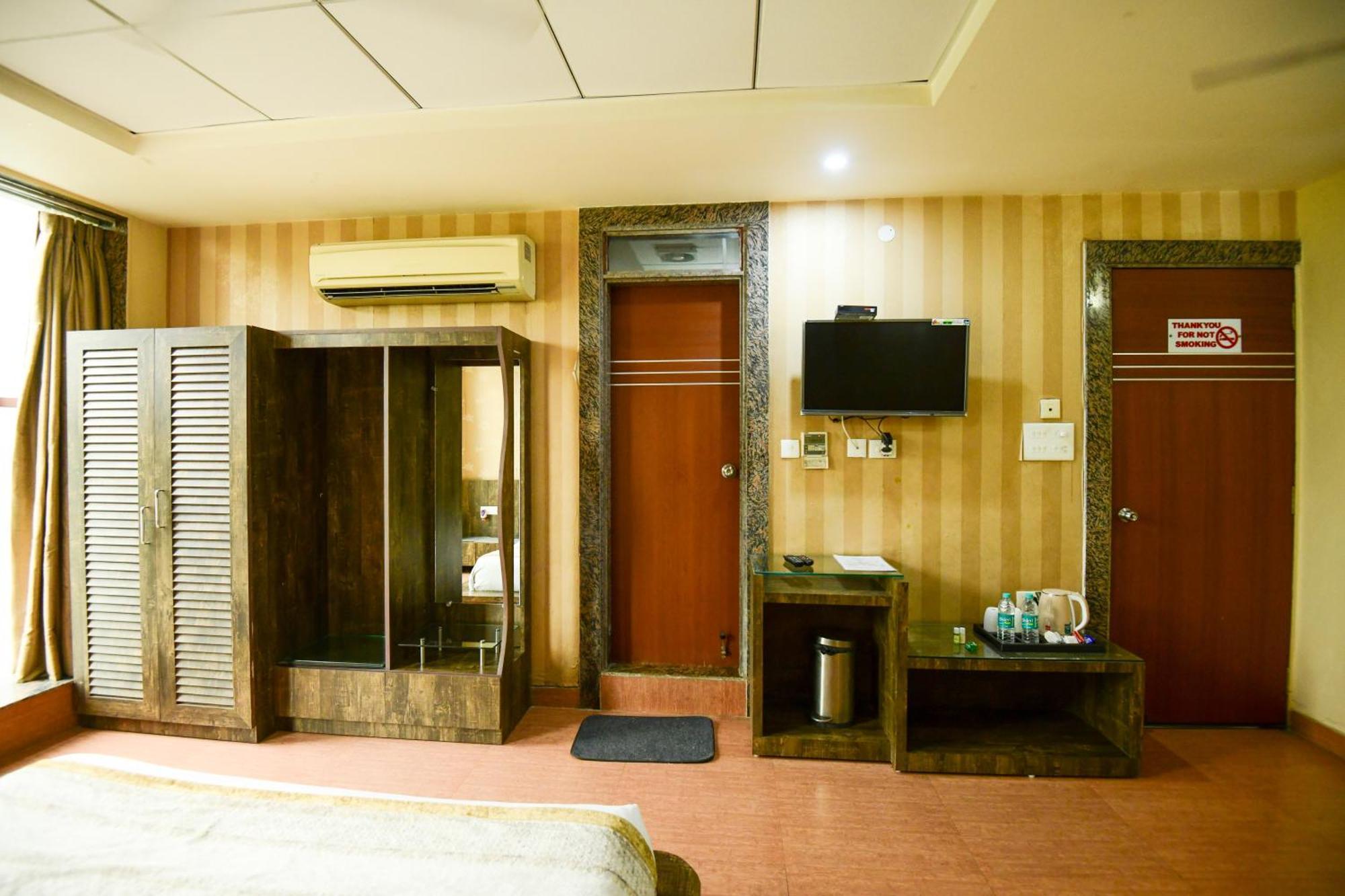 Hotel Lake View Grand ラクナウ エクステリア 写真